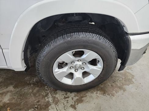 Used 2025 RAM 1500 Big Horn AWD/4WD image 38
