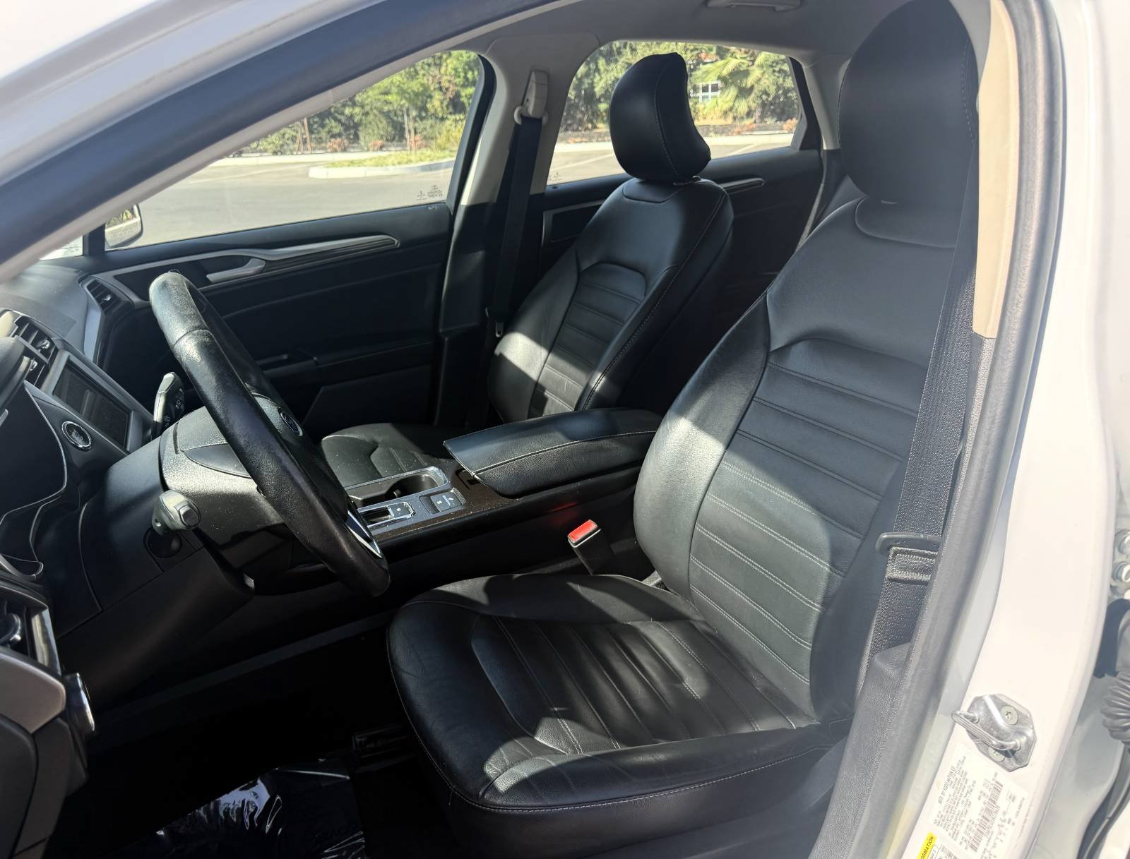 Used 2018 Ford Fusion SE w/ Equipment Group 602A FWD image 15