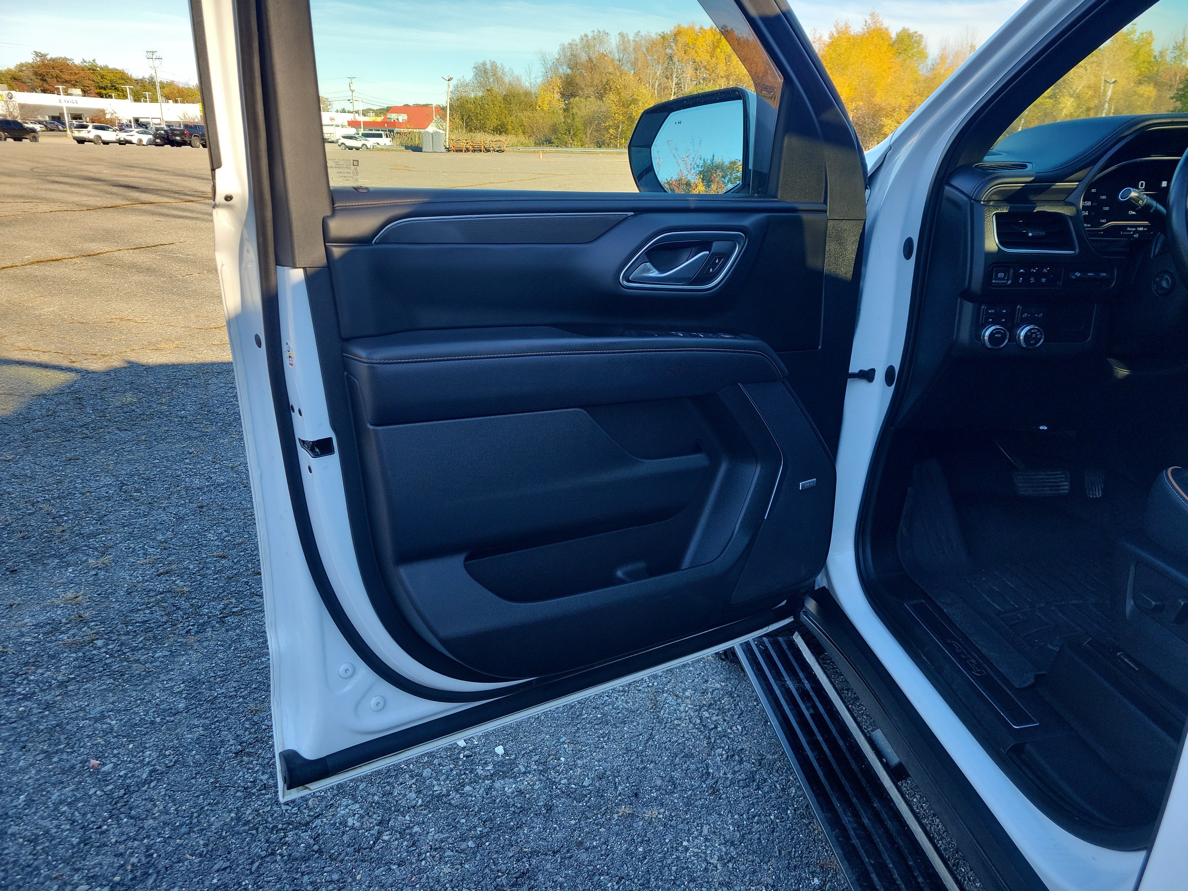 Used 2023 GMC Yukon AT4 w/ AT4 Premium Package AWD/4WD image 15