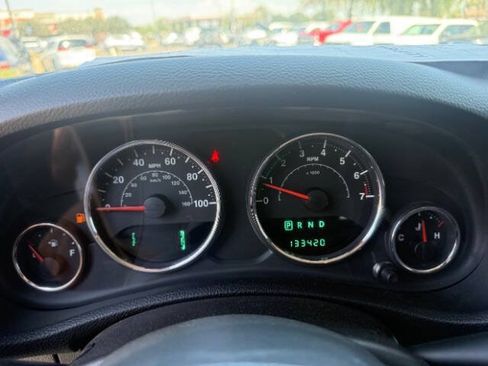Used 2014 Jeep Wrangler Unlimited Sahara w/ Max Tow Package AWD/4WD image 13