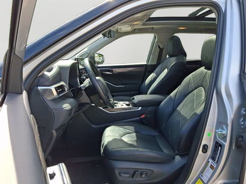 Used 2024 Toyota Highlander Platinum AWD/4WD image 15