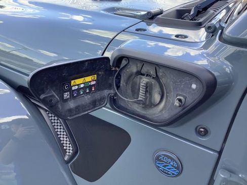 Used 2025 Jeep Wrangler Unlimited Sahara AWD/4WD image 25