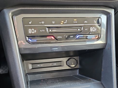 Used 2022 Volkswagen Tiguan SE image 16