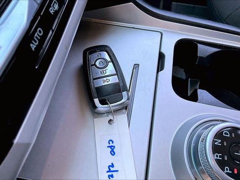 Used 2023 Ford Explorer XLT image 14