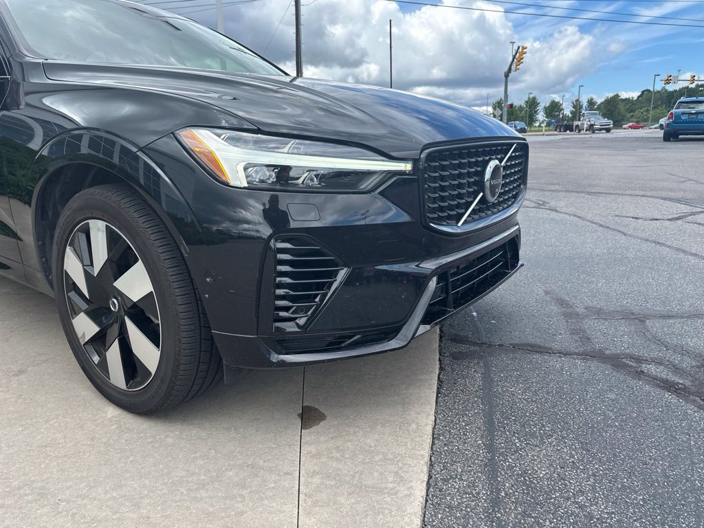 Certified 2025 Volvo XC60 T8 Plus w/ Protection Package Premier AWD/4WD image 11