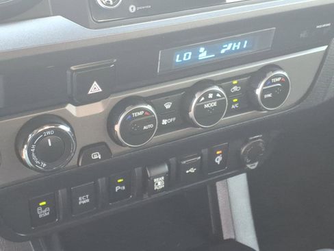 Certified 2021 Toyota Tacoma TRD Off-Road w/ Technology Package image 18