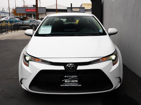 Used 2022 Toyota Corolla LE image 2