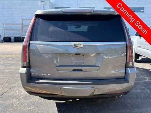Used 2017 Cadillac Escalade ESV Luxury AWD/4WD image 10