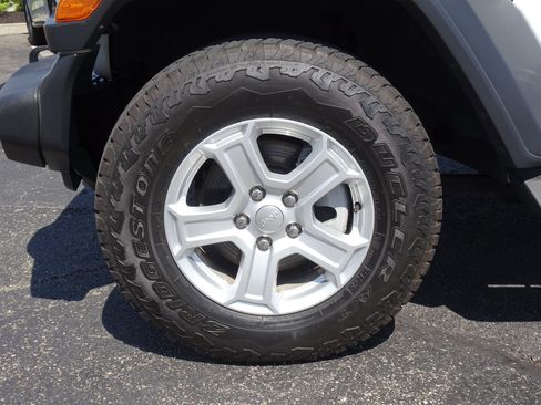 Used 2019 Jeep Wrangler Unlimited Sport S AWD/4WD image 16