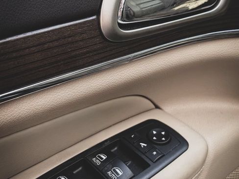 Used 2014 Jeep Grand Cherokee Overland AWD/4WD image 8