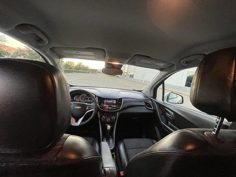 Used 2022 Chevrolet Trax LT w/ LT Convenience Package image 7