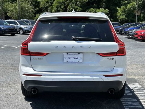 Used 2019 Volvo XC60 T5 Momentum w/ Multimedia Package AWD/4WD image 3
