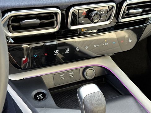New 2026 Nissan Sentra SL w/ Floor Mat Package FWD image 30