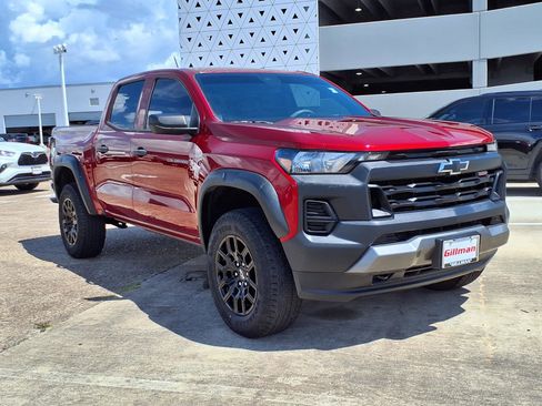 Used 2023 Chevrolet Colorado Trail Boss w/ Advanced Trailering Package AWD/4WD image 2