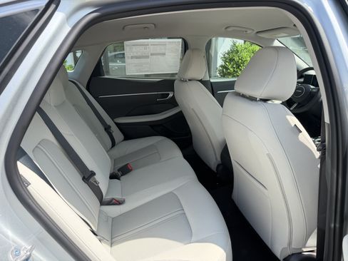 Used 2026 Hyundai Sonata SE FWD image 19