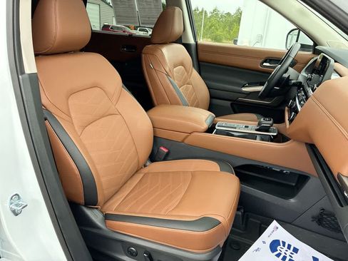Used 2025 Nissan Pathfinder Platinum w/ Cargo Package FWD image 28
