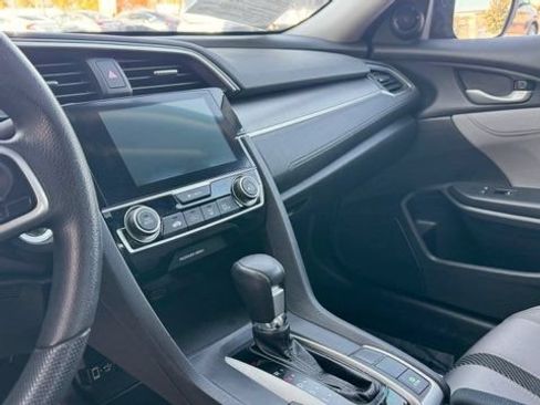 Used 2017 Honda Civic EX image 9