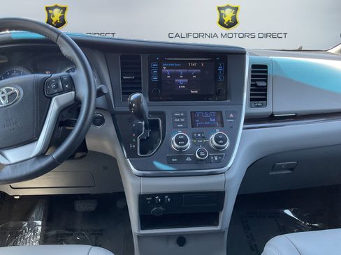 Used 2017 Toyota Sienna XLE w/ XLE Navigation Package FWD image 12