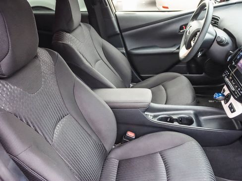 Used 2017 Toyota Prius Two image 15