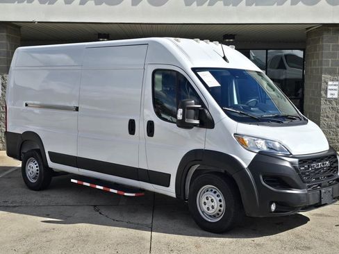 Used 2025 RAM ProMaster 2500 w/ Convenience Group image 2