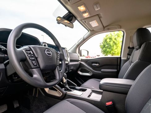 Used 2025 Nissan Frontier SV AWD/4WD image 5
