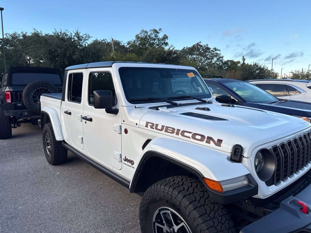 Used 2025 Jeep Gladiator Rubicon AWD/4WD image 5