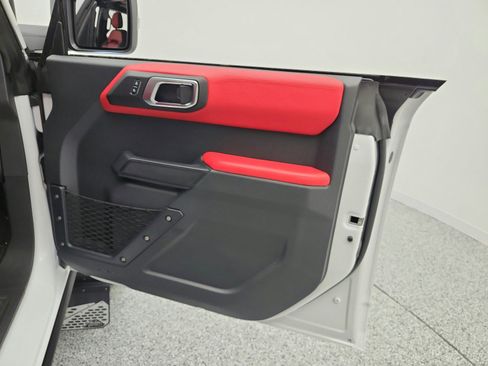 Used 2025 Ford Bronco Badlands image 26
