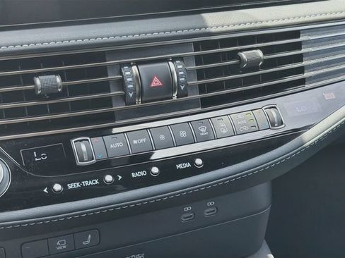 Used 2024 Lexus LS 500 RWD image 34