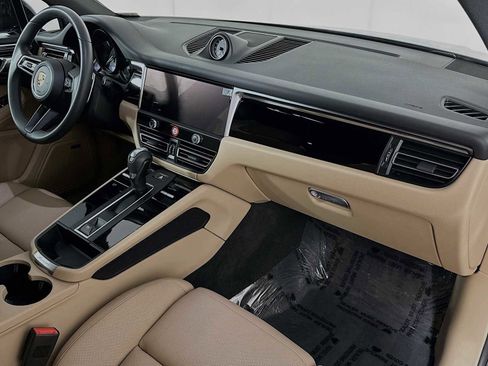 Certified 2025 Porsche Macan image 31