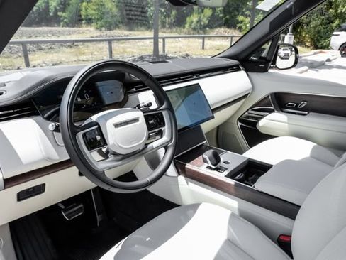 New 2026 Land Rover Range Rover Long Wheelbase SE AWD/4WD image 3