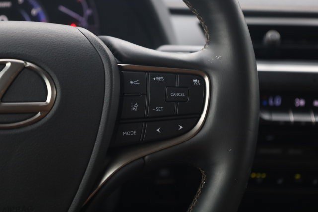 Used 2019 Lexus UX 200 FWD image 9