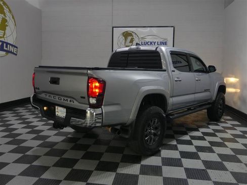 Used 2020 Toyota Tacoma SR5 w/ Blackout Package AWD/4WD image 10