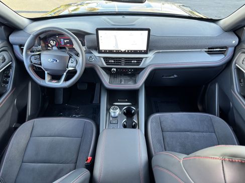 Used 2025 Ford Explorer ST image 31