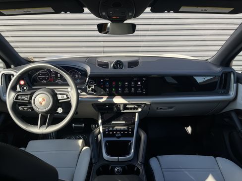 Certified 2025 Porsche Cayenne S image 44
