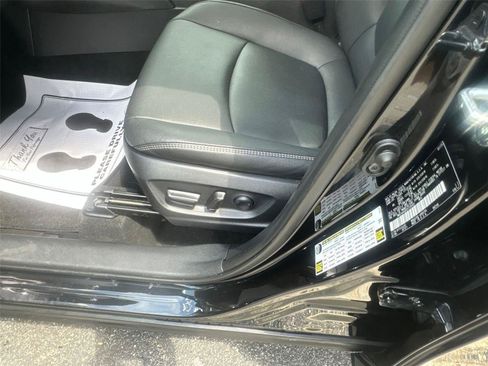 Used 2025 Toyota Corolla Cross XLE FWD image 20