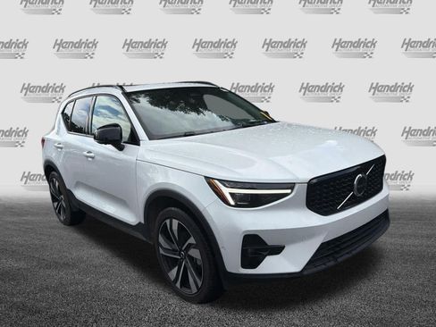 Certified 2025 Volvo XC40 B5 Ultra AWD/4WD image 2