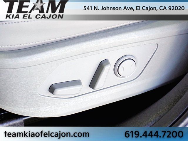 Certified 2025 Kia Sorento S FWD image 17