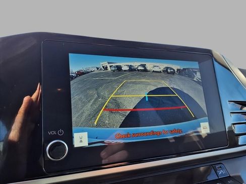 Used 2025 Toyota Camry LE image 6