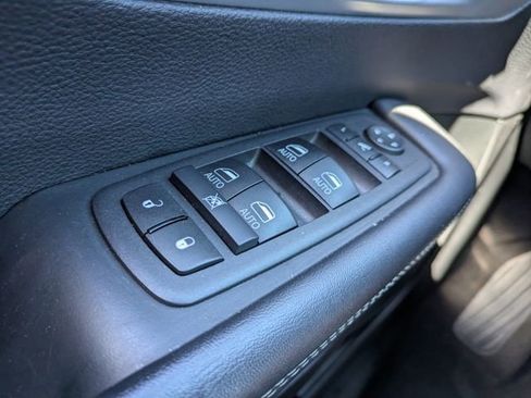 Used 2025 Chrysler Pacifica Limited FWD image 27