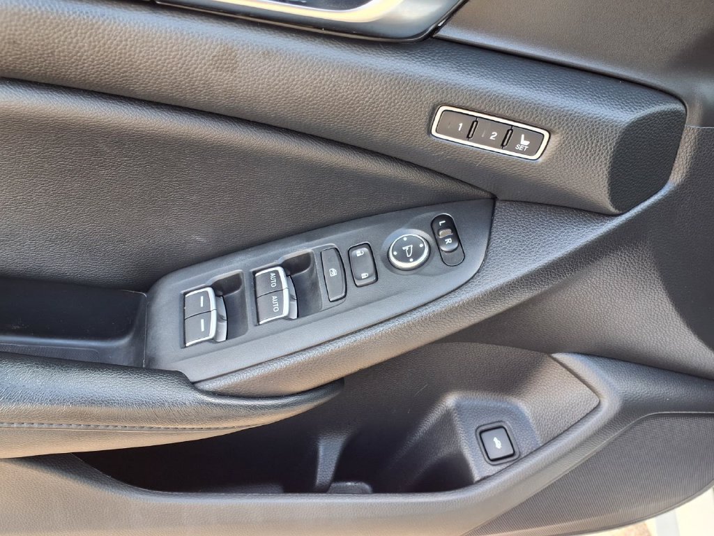 Used 2018 Honda Accord Touring image 24