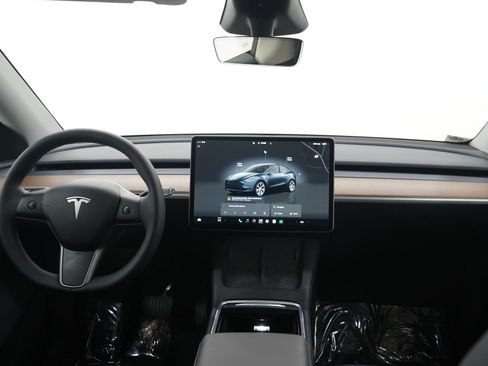 Used 2024 Tesla Model Y Long Range AWD/4WD image 12