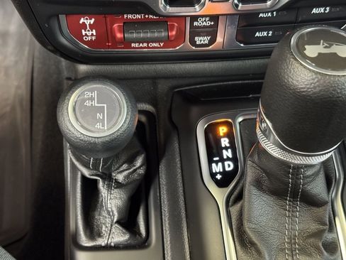 Used 2025 Jeep Wrangler Unlimited Rubicon image 33