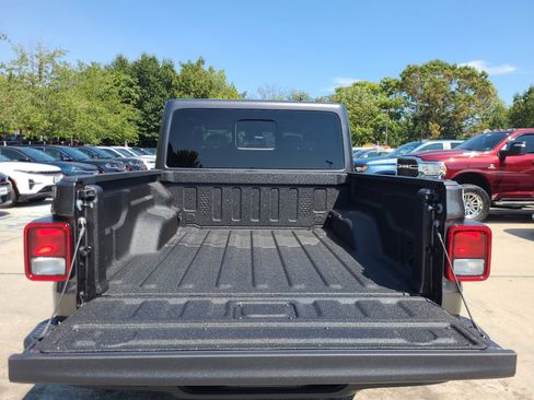 New 2025 Jeep Gladiator High Tide image 15