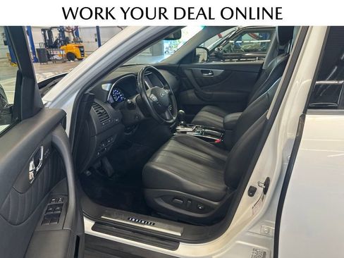Used 2014 INFINITI QX70 AWD w/ Premium Package image 19