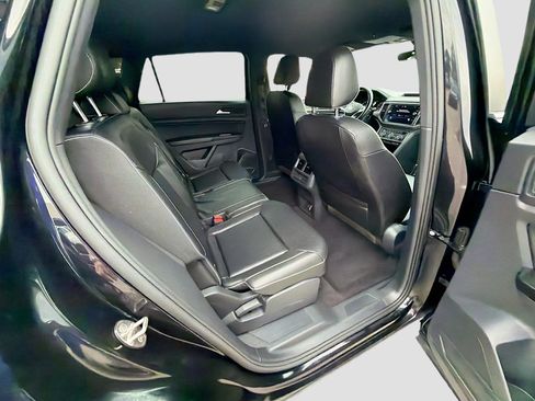 Used 2020 Volkswagen Atlas Cross Sport SE image 28