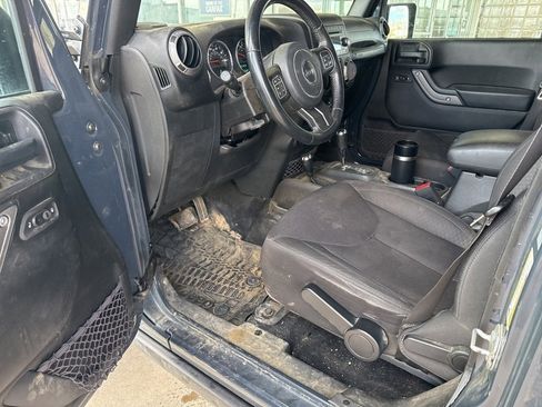 Used 2017 Jeep Wrangler Unlimited Sport image 9