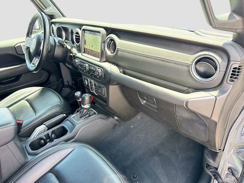 Used 2022 Jeep Wrangler Unlimited Sahara w/ Cold Weather Group AWD/4WD image 34