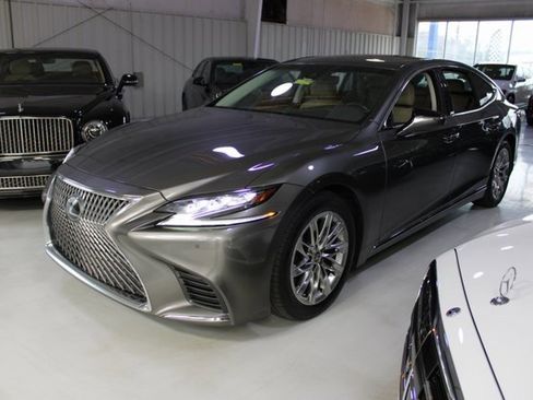 Used 2018 Lexus LS 500 w/ Accessory Package (Z1) image 33