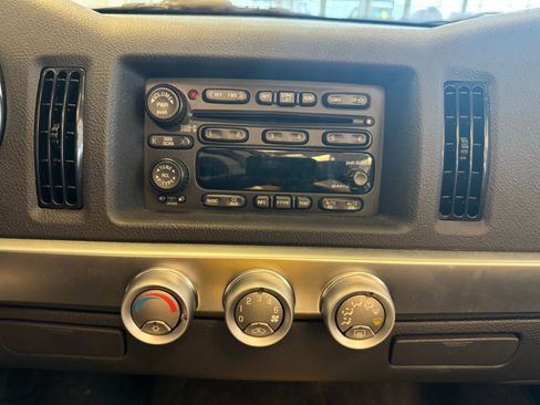 Used 2004 Chevrolet SSR w/ Preferred Equipment Group image 13