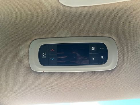 Used 2024 Chrysler Pacifica Touring-L FWD image 37